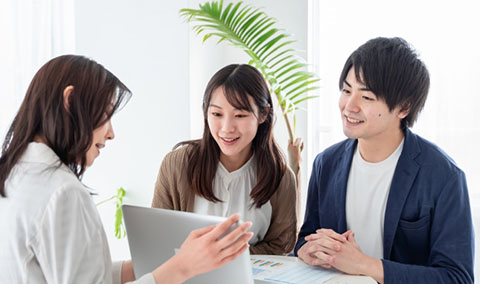 「管理会社」と「仲介会社」の違いは？それぞれの特徴・役割について