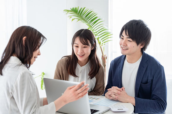 「管理会社」と「仲介会社」の違いは？それぞれの特徴・役割について